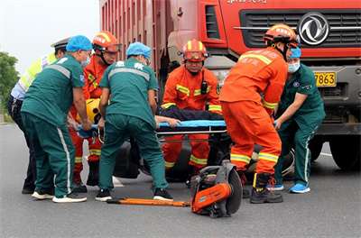 松潘沛县道路救援